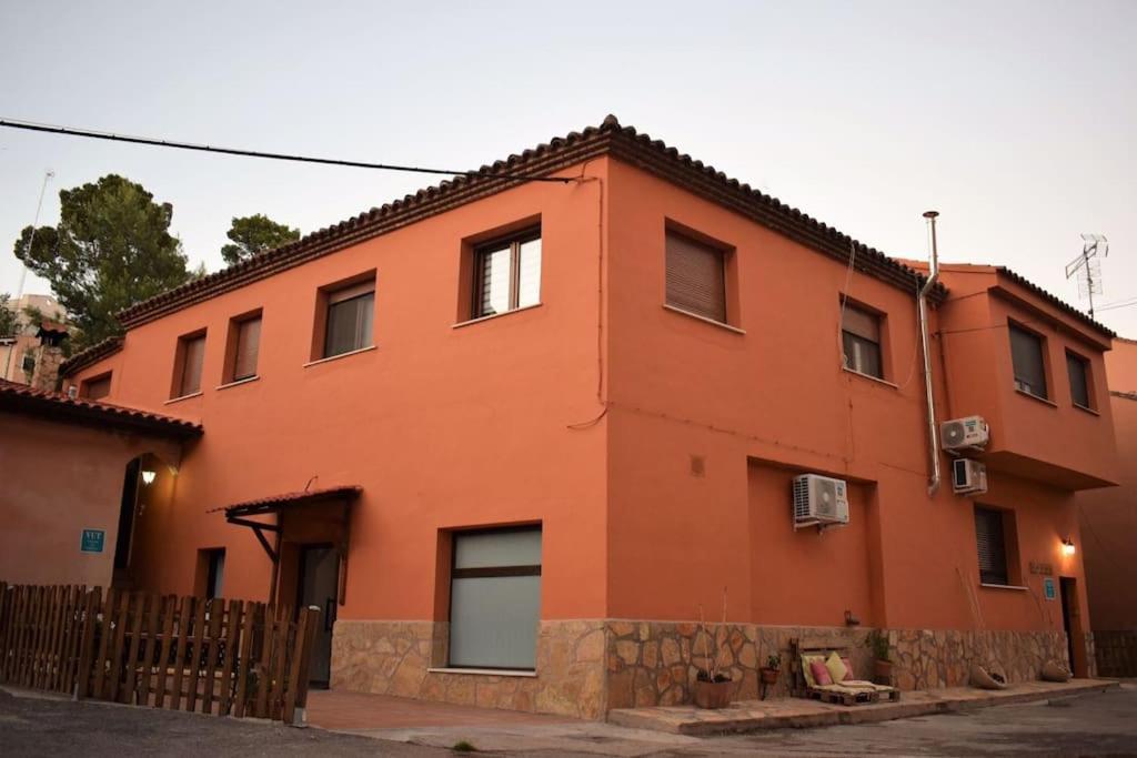 Apartamento La Buhardilla. Aparcamiento exterior privado Teruel Exterior foto