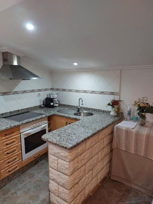Apartamento La Buhardilla. Aparcamiento exterior privado Teruel Exterior foto