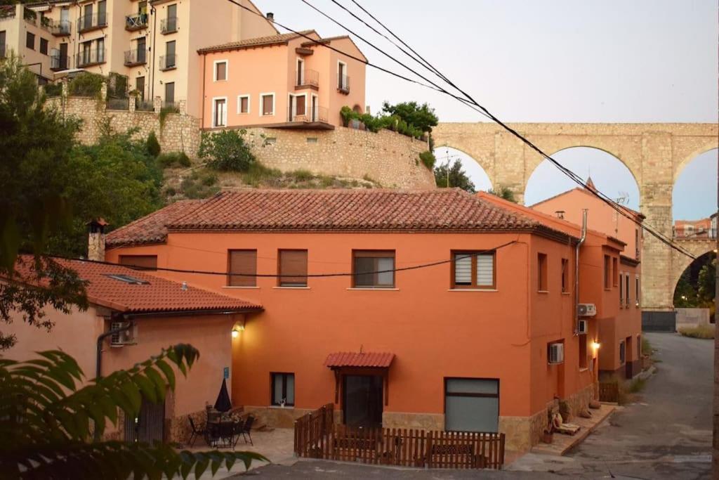 Apartamento La Buhardilla. Aparcamiento exterior privado Teruel Exterior foto